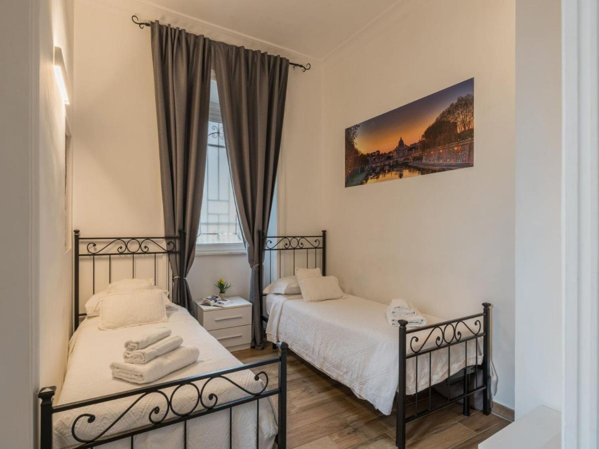 The Best Rent - Elegant Three-Bedroom Apartment A Few Steps From Fontana Di Trevi Luaran gambar