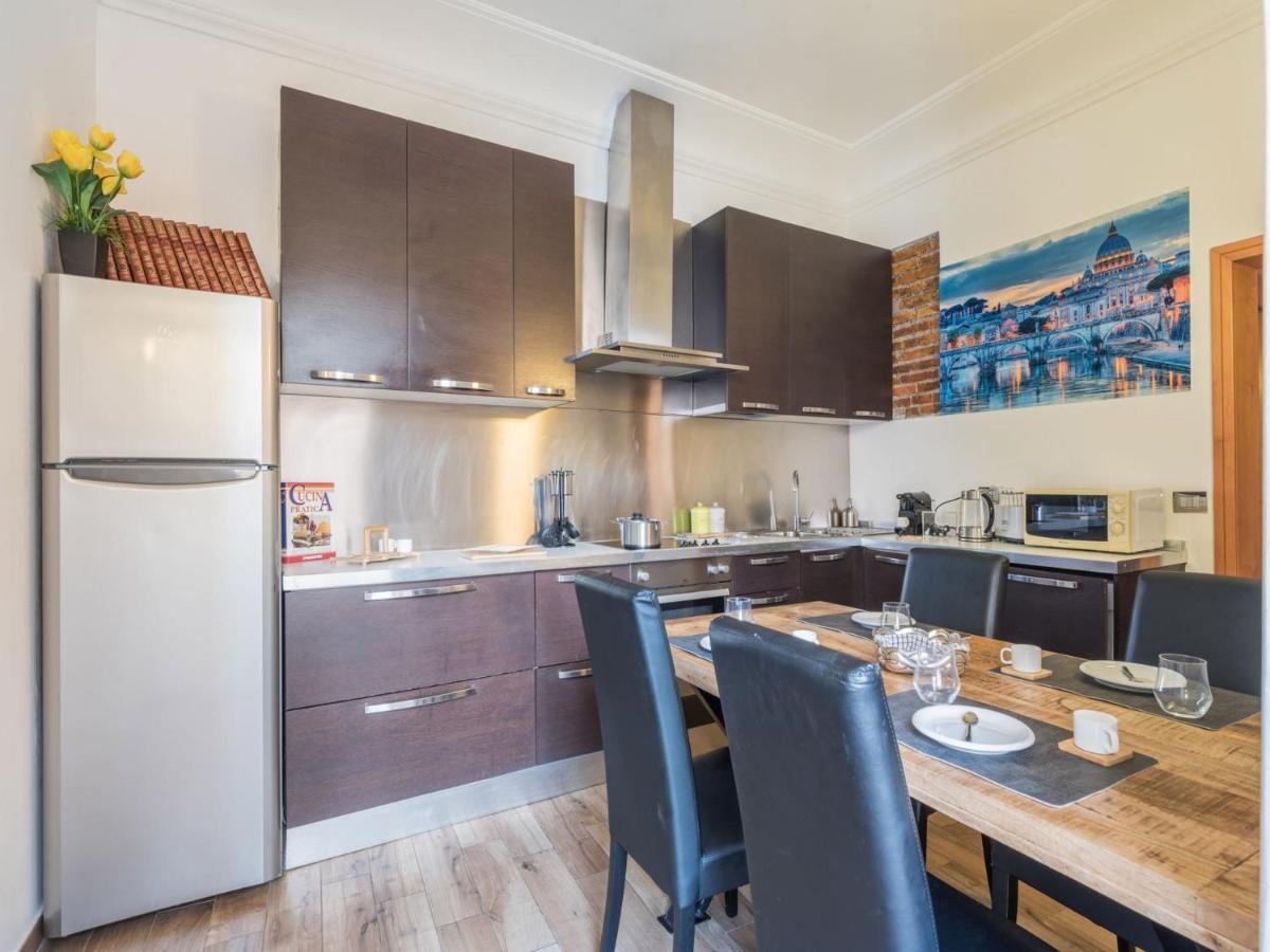 The Best Rent - Elegant Three-Bedroom Apartment A Few Steps From Fontana Di Trevi Luaran gambar